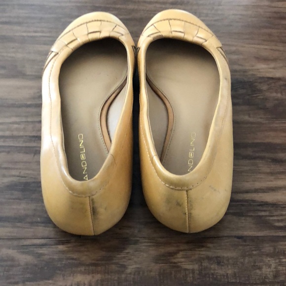 Mustard Bandolino flats. Size 7M - Picture 3 of 5